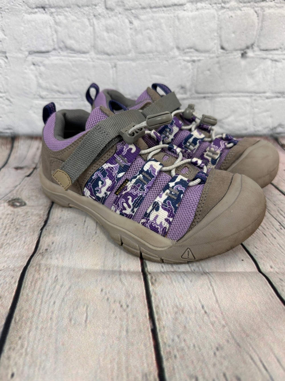 KEEN Newport H2SHO kids purple shoes size US 2 UK 1